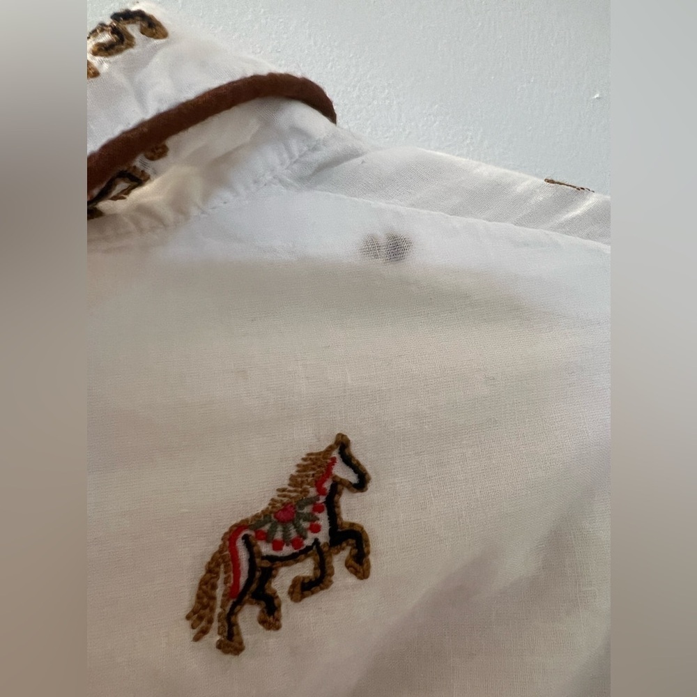 FARM RIO Women's Embroidered Horse Blouse - Picture 9 of 11